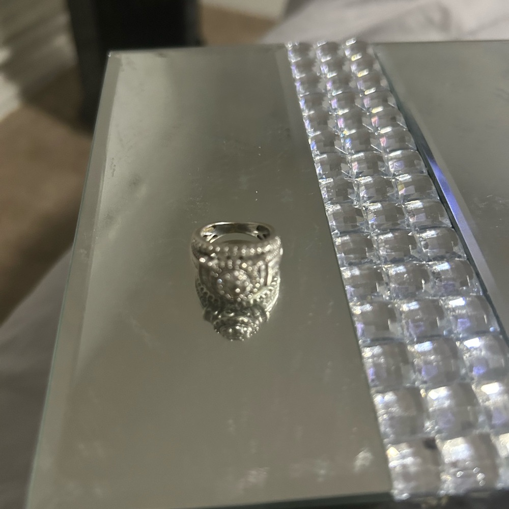 Elegant Silver Women's Ring - Picture 2 of 6